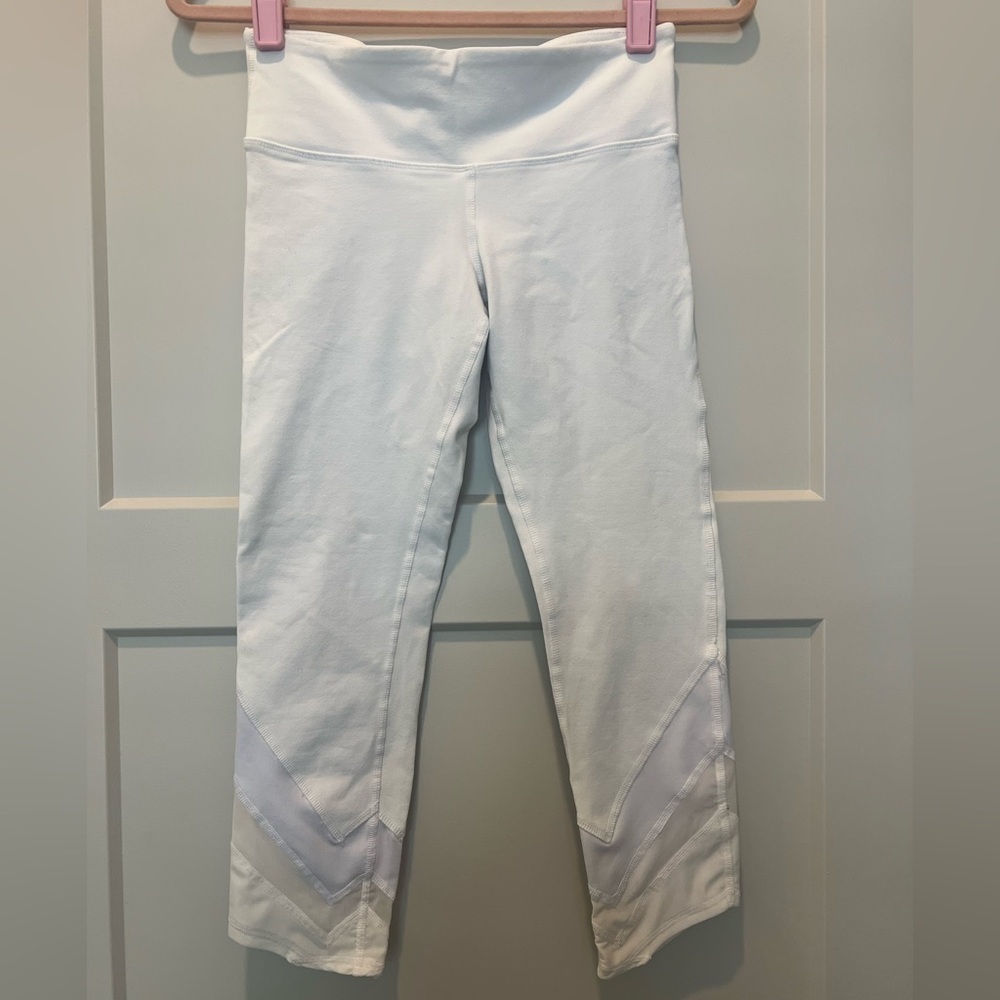 Alo white 3/4 leggings